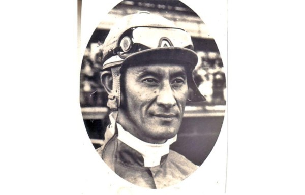 En 1972 y 1975 se ganó la estatuilla bronceada del Premio Eclipse. Actualmente se desempeña como Juez de peso. Braulio Baeza EXJINETE