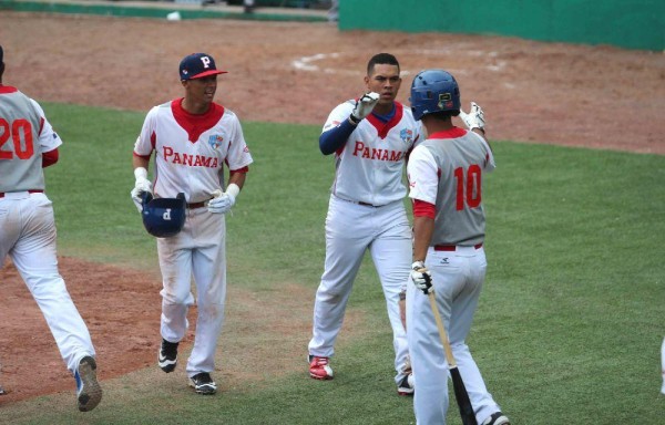 Los panameños pegaron 14 imparables en el partido para sacar fácil el triunfo.