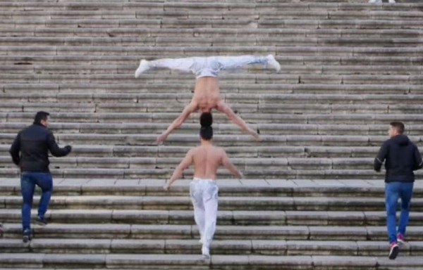 ‘Cabeza con cabeza' suben 92 escalones