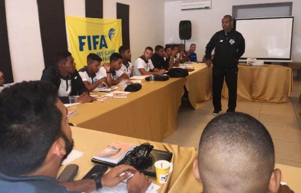 SEMINARIO | Con la participación de 29 personas se realizó el Curso FIFA para árbitros y asistentes que se desarrolló en la provincia de Coclé. El seminario fue dictado por la profesora Mirna Guerra y Rafael Ávila, mientras que la parte física estuvo encargado por Roberto Valderrama.