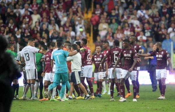 Casi se van a los puños