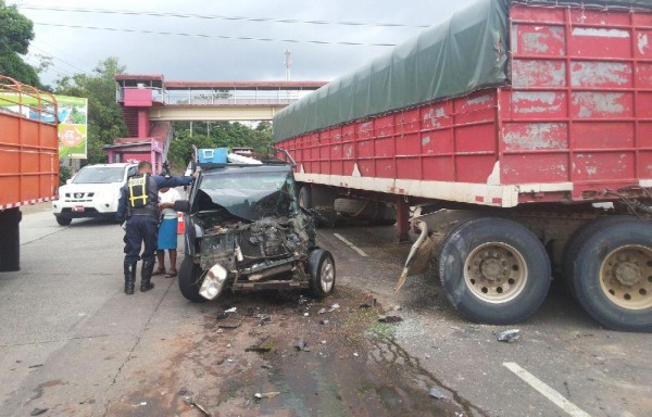 Mula ‘chifeó' la colisión.