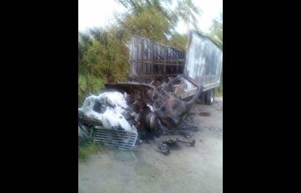 Moradores creen que fue incendiado a propósito.