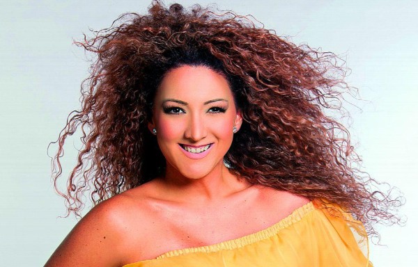 Erika ender regresa a su natal panamá luego de haber recibido el Grammy