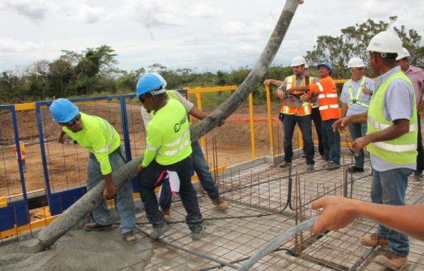 Se vació la primera losa de la obra