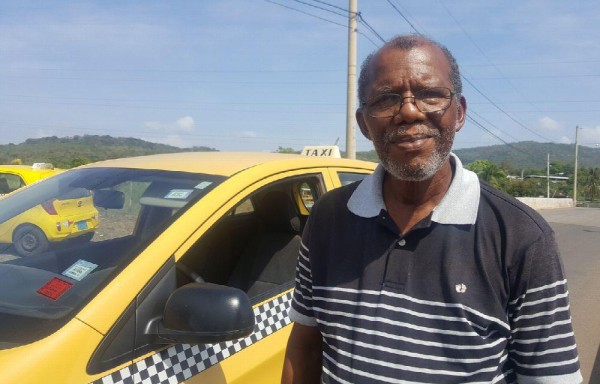 ‘Los usuarios se quejan del cobro extra producto de tener una vía alterna. TAXISTA Y RESIDENTE Buenaventura Riasco