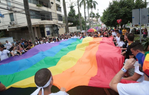 Lesbianas, homosexuales y heterosexuales marcharon por los derechos y la igualdad.