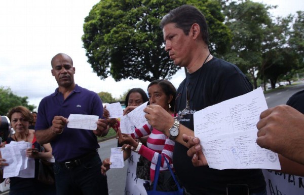 Pacientes, que cerraron la vía el miércoles, aseguran que fueron agredidos por la PN.