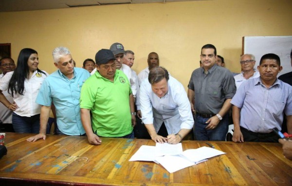 La tarde del jueves los trabajadores pidieron la presencia de Varela para terminar la huelga