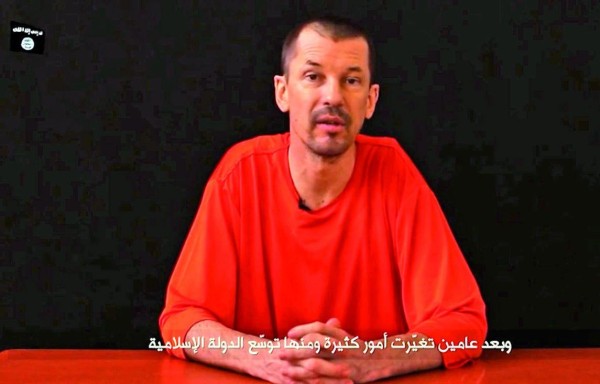Vídeo tiene un mensaje en árabe que, supuestamente, traduce las palabras del rehén.