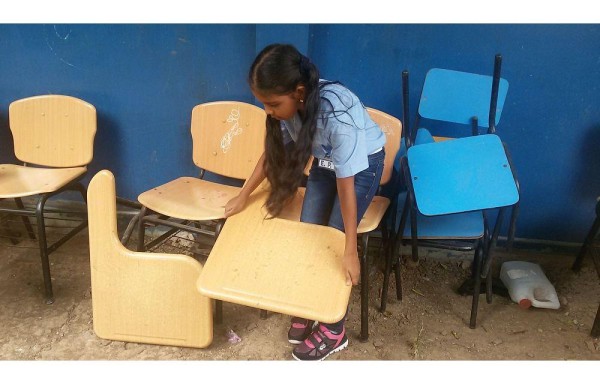 La escuela de Punta Delgadita en Santiago sufre el mal de la falta de mobiliario