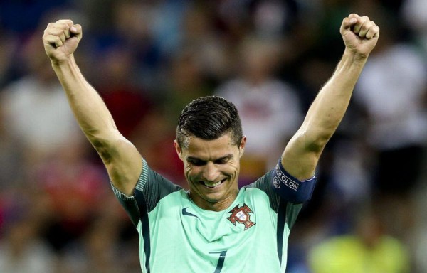 Ronaldo abrió de cabeza el marcador para Portugal en el minuto 49.