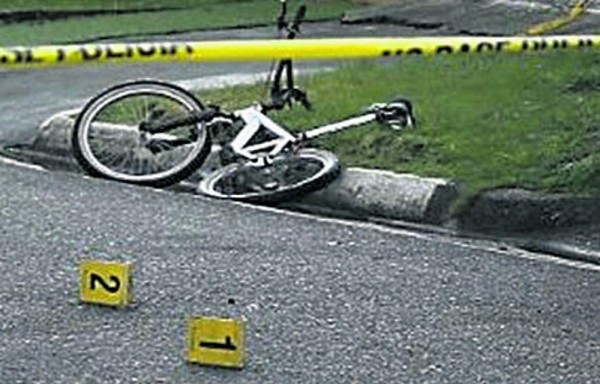 La víctima llegaba en bicicleta a su casa