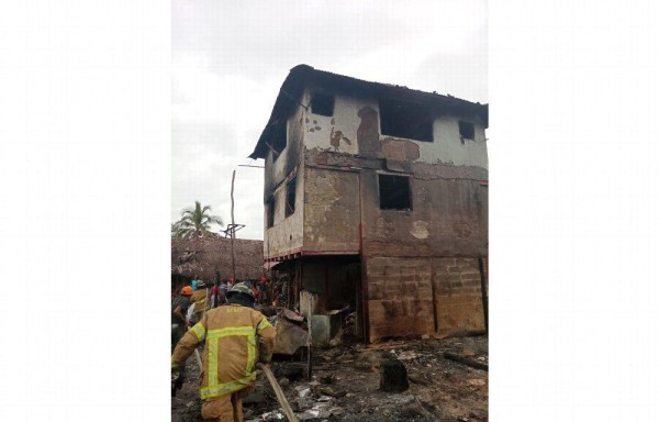 Incendio deja sin hogar a 101 familias en Narganá