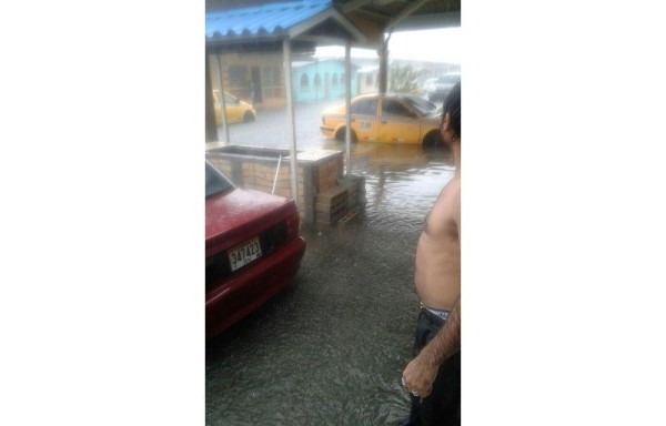 El nivel del agua subió inesperadamente y causó temor.