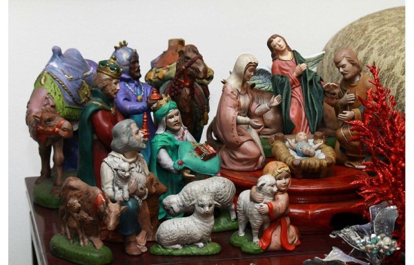 El Niño Jesús es agasajado por los Reyes Magos.