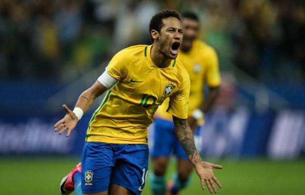 El brasileño Neymar guió a su equipo para sellar la goleada.