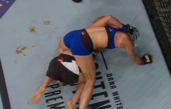 ¡Se hizo caca en pleno combate!