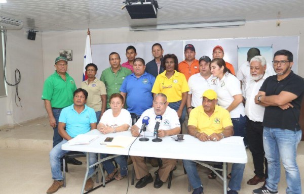 Los gremios magisteriales exigen a las autoridades educativas escuelas dignas para los estudiantes.