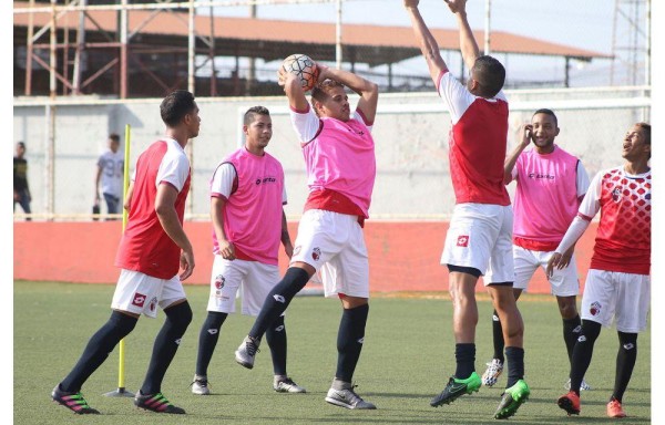 El equipo se desestresó jugando balonmano.