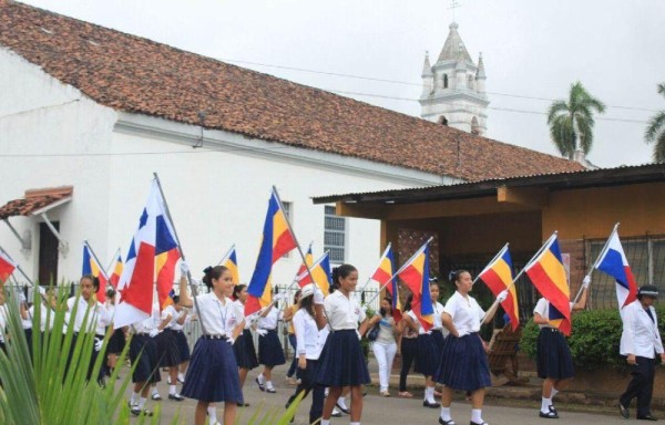 Rindieron tributo en el desfile