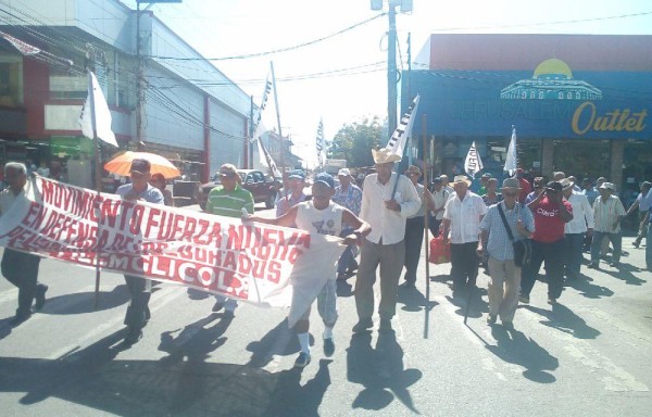 El punto final de esta caminata fue el parque Cervantes. Cerraron la vía 1 hora.