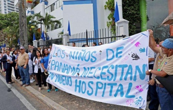 Personal del HN protestó durante el mes de abril para que se licitara de una vez por todas la construcción del nuevo centro pediátrico.