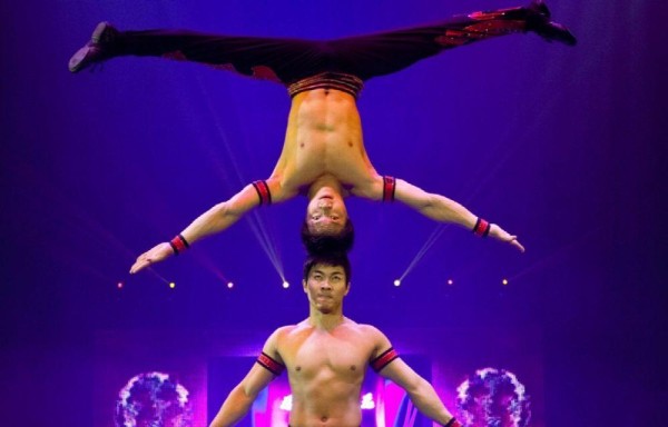 ‘Cabeza con cabeza' suben 92 escalones