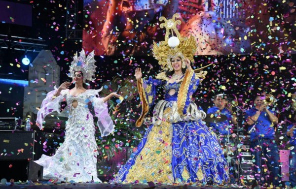 La reina y sus princesas lucieron hermosas en su presentación.