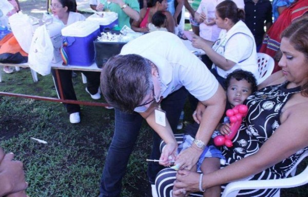 Piden a los padres acudir a los lugares de vacunación.