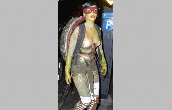 Famosas se destacan con sus disfraces