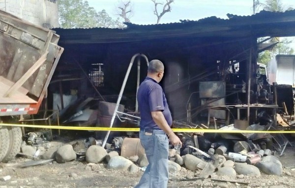 Tres niños se quedaron sin casa.