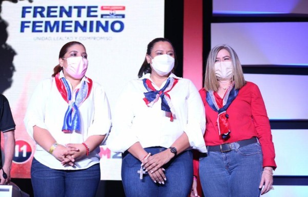 Con un 98% de participación de delegadas Aracelys González venció a Zulay Rodríguez ampliamente.