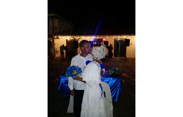 Erika Benítez le da el sí a su amado “Ricky”