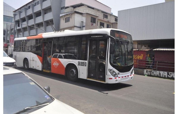 Usuarios desconfían de estrategia de Mi Bus.