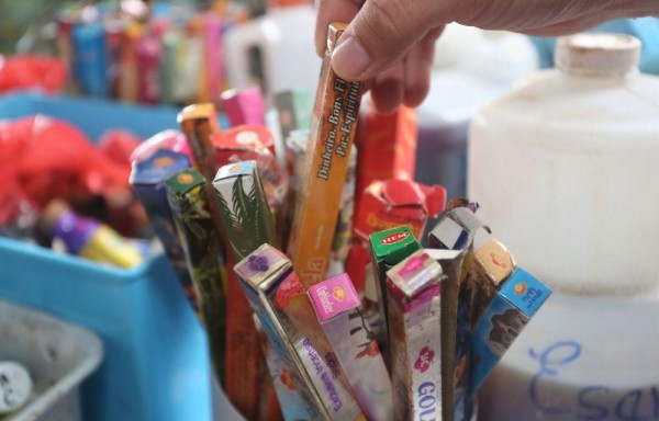 Inciensos son ofrecidos en varitas o en cajetas