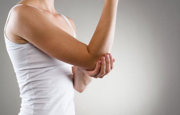 Quite manchas de codos y rodillas