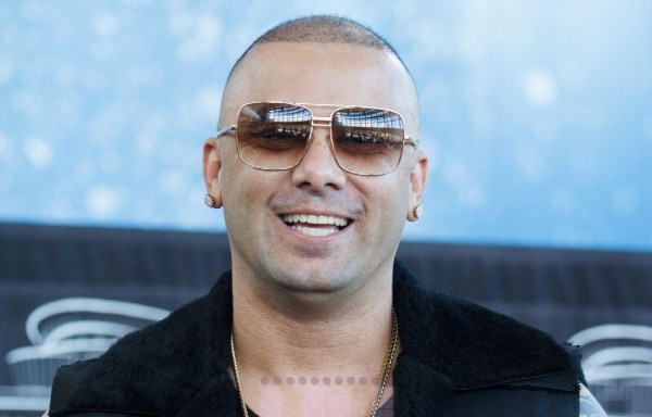 Tras la muerte de su hija, el cantante Wisin se va de ‘vaca'