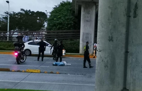 Se lanzó de puente Cinta Costera