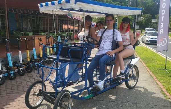 Actor de cine para adultos y sus novias, de paseo en Panamá