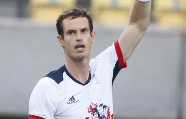 Andy Murray llega a Brasil para defender su título.