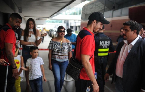 Jaime Penedo a su llegada a San José, Costa Rica.