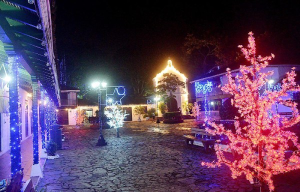 Parque Porras, Urraca y Mi Pueblito fueron adornados con luces LED.