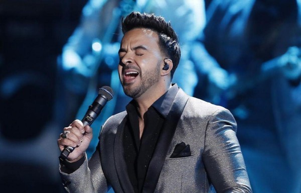 Luis Fonsi retrasa sus conciertos de febrero a mayo