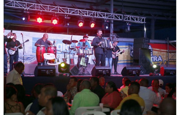 La agrupación típica panameña La Dinastía Quintero.