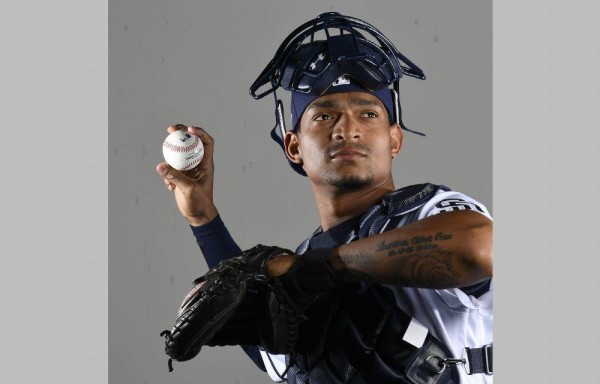 OAKLAND LE DA LA OPORTUNIDAD AL PANAMEÑO | El receptor Christian Bethancourt recibió ayer la llamada desde Triple A de los Atléticos de Oakland para volver a las Grandes Ligas, con la serie ante los Azulejos de Toronto en el Rogers Centre de Toronto. La última vez que ‘Betha', de 30 años de edad, estuvo en la Gran Carpa fue en 2017, cuando vestía la camiseta de los Padres de San Diego, quienes experimentaron haciéndolo lanzador aprovechando su brazo, algo que no funcionó y el retornó detrás del plato.