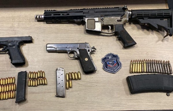 Andaban armados hasta los dientes por Versalles