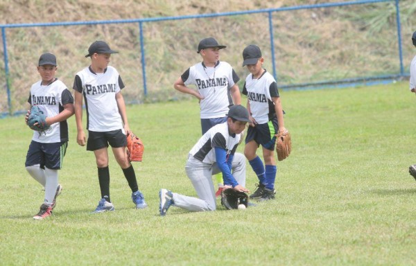 Debut contra El Salvador