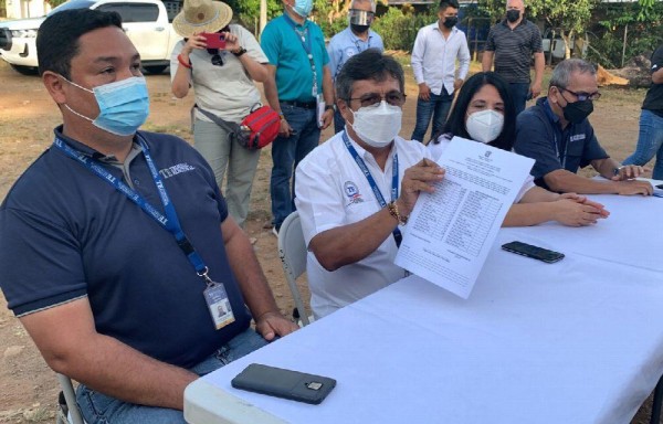 Ayer, se instala el tablero de Transmisión Extraoficial de Resultados en Quebrada del Guabo, en área comarca por parte de autoridades electorales y el pueblo.