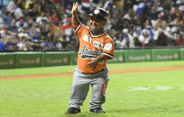 El gran 'Leo' Velasco: bailando las dificultades